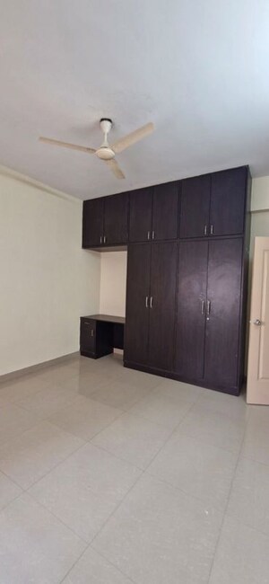 Room in 3 BHK Builder Floor at Kondapur – for Rent
