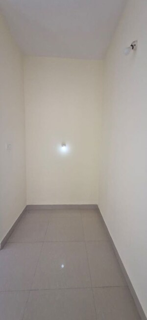 Room in 3 BHK Builder Floor at Kondapur – for Rent