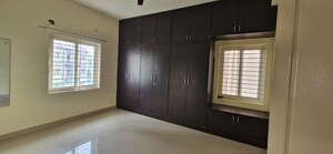 Room in 3 BHK Builder Floor at Kondapur – for Rent
