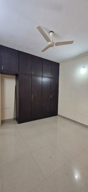 Room in 3 BHK Builder Floor at Kondapur – for Rent