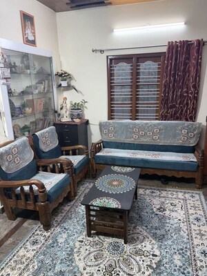 Living Room in  Pg at Vineet Khand 6 – for Rent