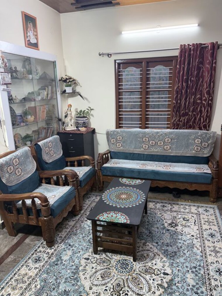 Living Room, vineet khand 6 Pg For Girls In Vineet Khand 6 10627379