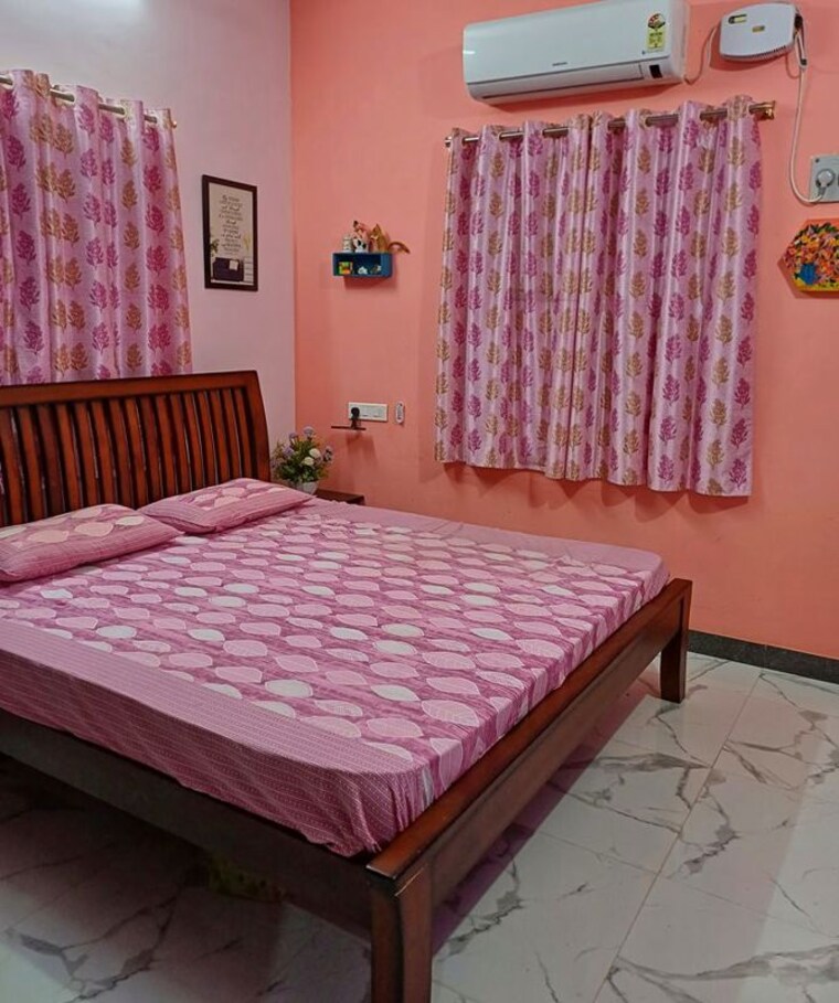 Bedroom, vibhuti khand Pg For Girls In Vibhuti Khand 10627402