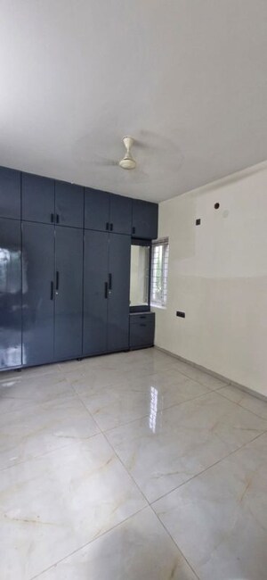 Room in 3 BHK Builder Floor at Kondapur – for Rent