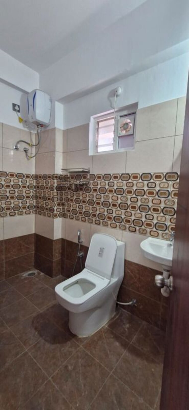 Bathroom, kondapur 3 Bedroom 2000 Sq.Ft. Builder Floor In Kondapur Hyderabad 10627404