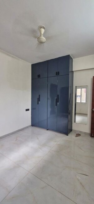 Room in 3 BHK Builder Floor at Kondapur – for Rent