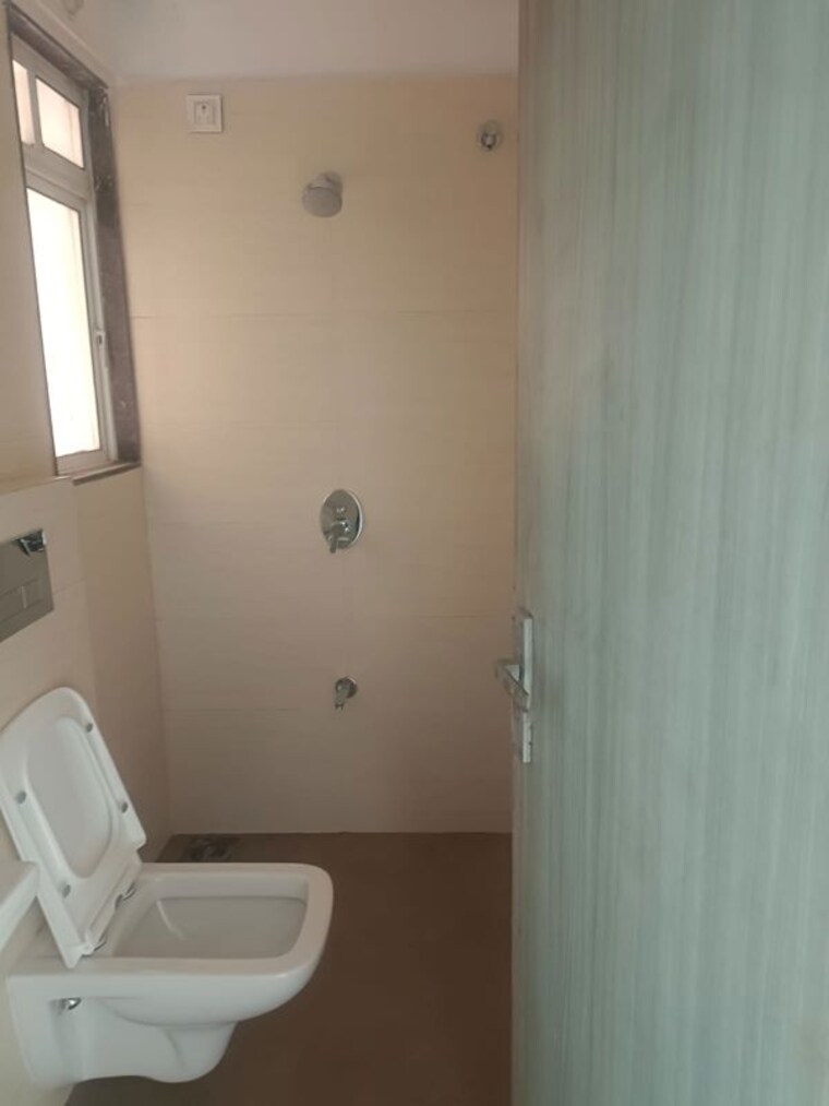 Bathroom, shell-colony 1 Bedroom 450 Sq.Ft. Apartment In Chembur Mumbai 10627412