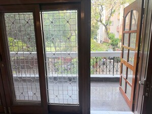 Room in 3 BHK Builder Floor at Saket – for Rent