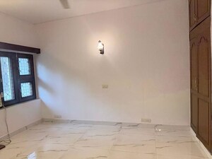 Room in 3 BHK Builder Floor at Saket – for Rent