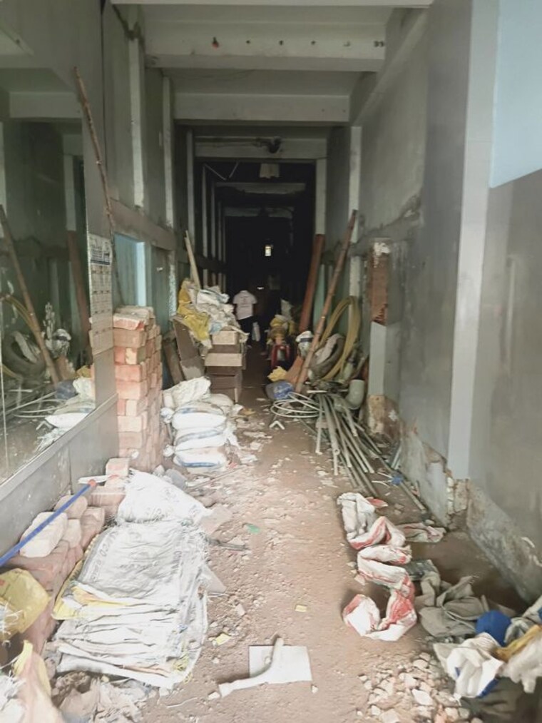  Parking, bengal-silver-spring Commercial Shop 800 Sq.Ft. In Em Bypass Kolkata 10626757