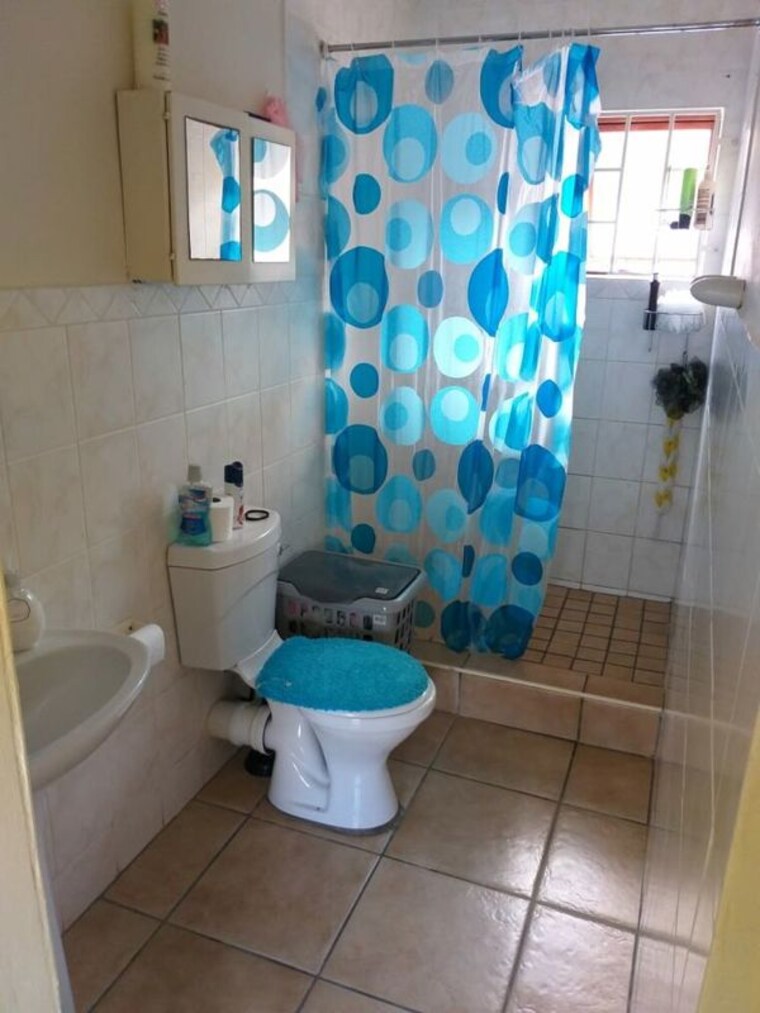 Bathroom, vibhuti khand Pg For Girls In Vibhuti Khand 10627432