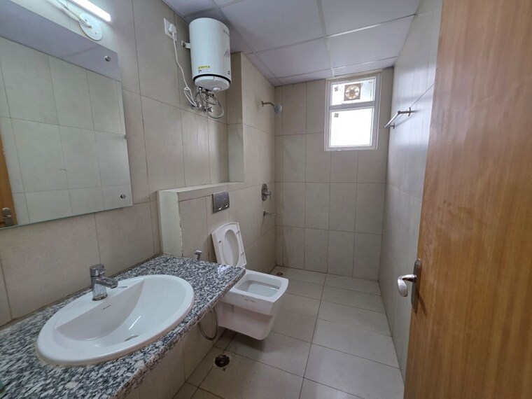 Bathroom, ss-linden 4 Bedroom 2650 Sq.Ft. Builder Floor In Sector 84 Gurgaon 10627475