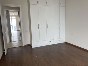 Room in 3.5 BHK Apartment at Ireo Victory Valley, Sector 67 – for Sale