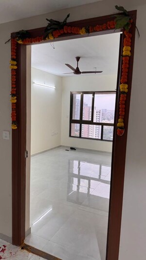 Room in 1 BHK Apartment at Siddha Sky, Sion – for Rent