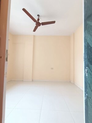 Room in 2.5 BHK Apartment at Shraddha CHS Chembur, Chembur – for Rent