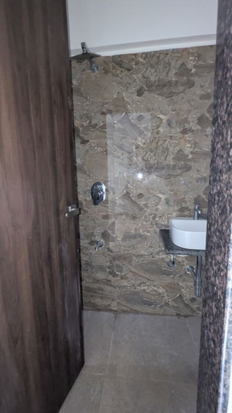 Bathroom, shree-90-nirvaana 2 Bedroom 600 Sq.Ft. Apartment In Ghatkopar East Mumbai 10627526