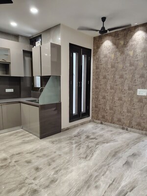Room in 4 BHK Builder Floor at Janakpuri – for Sale