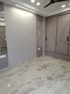 Room in 4 BHK Builder Floor at Janakpuri – for Sale