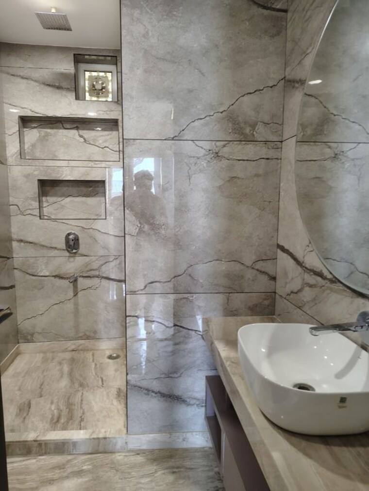 Bathroom, janakpuri 4 Bedroom 225 Sq.Yd. Builder Floor In Janakpuri Delhi 10627539