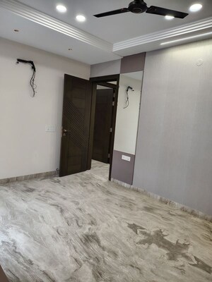 Room in 4 BHK Builder Floor at Janakpuri – for Sale