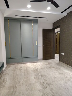 Room in 4 BHK Builder Floor at Janakpuri – for Sale