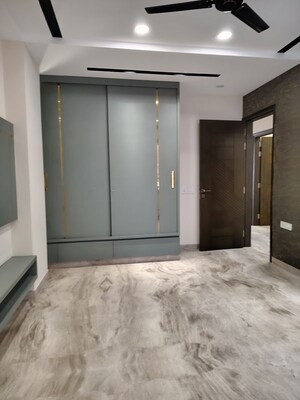 Room in 4 BHK Builder Floor at Janakpuri – for Sale