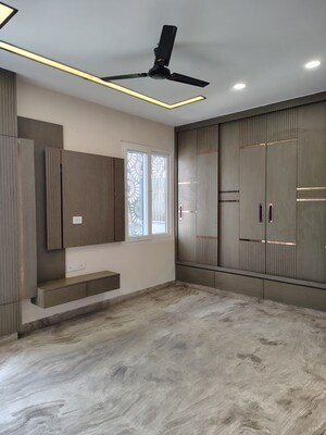 Room in 4 BHK Builder Floor at Janakpuri – for Sale