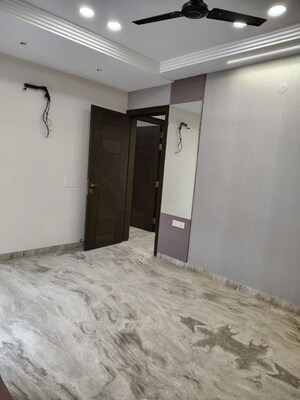 Room in 4 BHK Builder Floor at Janakpuri – for Sale