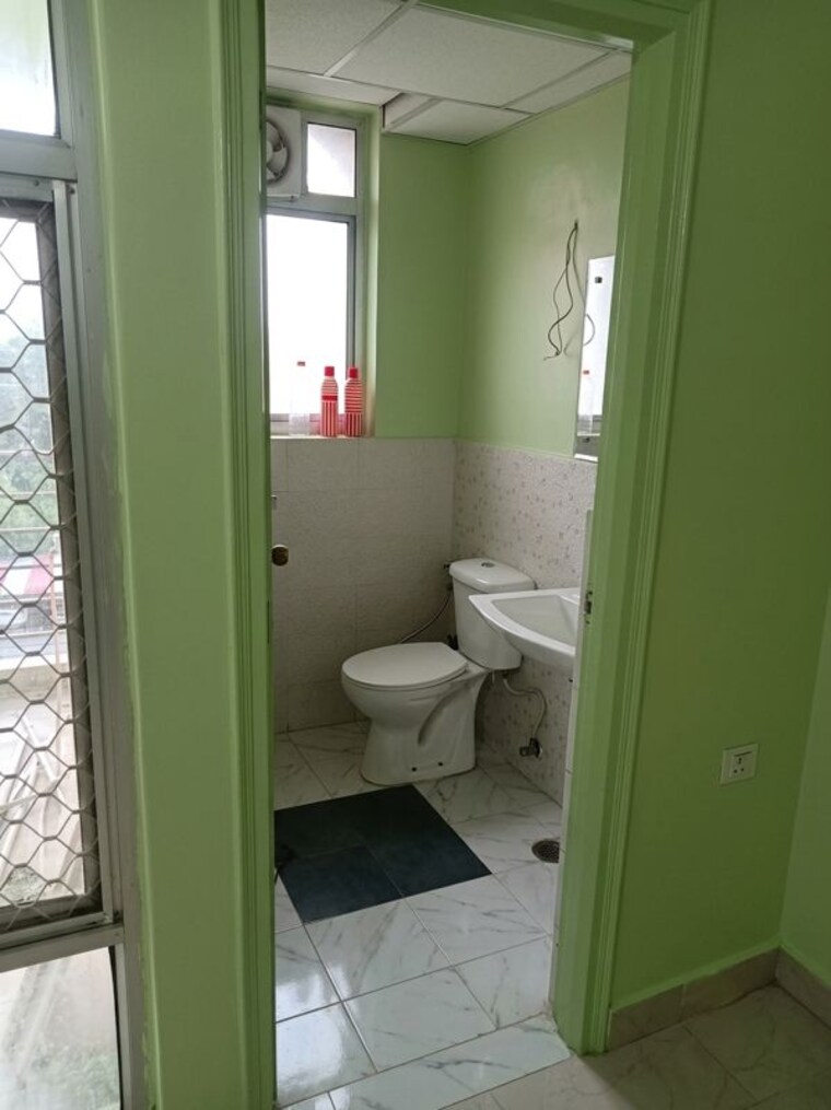Bathroom, ansal-celebrity-meadows 3.5 Bedroom 2000 Sq.Ft. Apartment In Sushant Golf City Lucknow 10627545