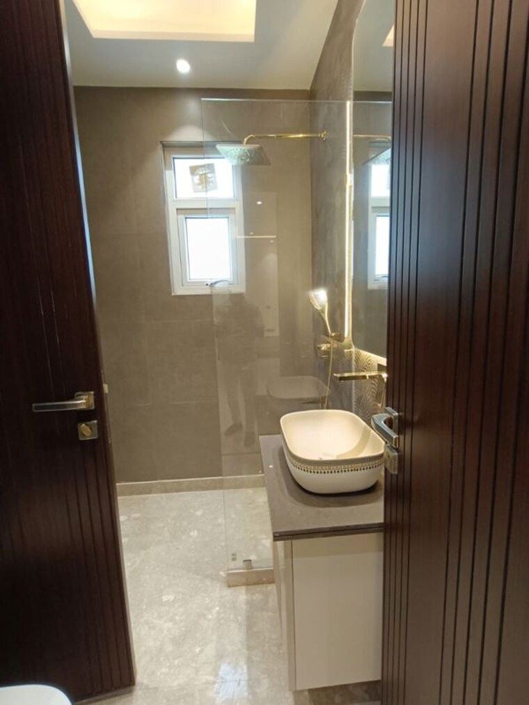 Bathroom, vikas puri 3 Bedroom 200 Sq.Yd. Builder Floor In Vikas Puri Delhi 10627554