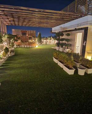 Parking in 4 BHK Builder Floor at Janakpuri – for Sale