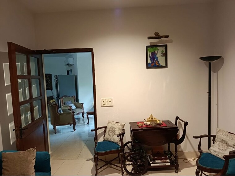 Team Area, sainik farm 4 Bedroom 400 Sq.Yd. Villa In Sainik Farm Delhi 10627569