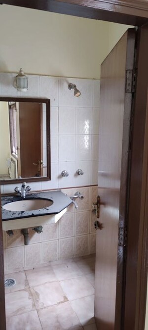 Bathroom in 2 BHK Builder Floor at Suncity Township Gurgaon, Sector 54 – for Rent
