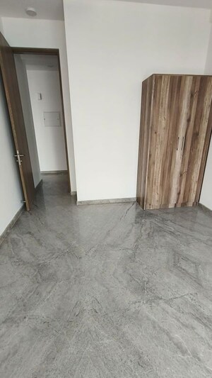 Room in 3 BHK Apartment at Prestige Jasdan Classic, Mahalaxmi – for Rent
