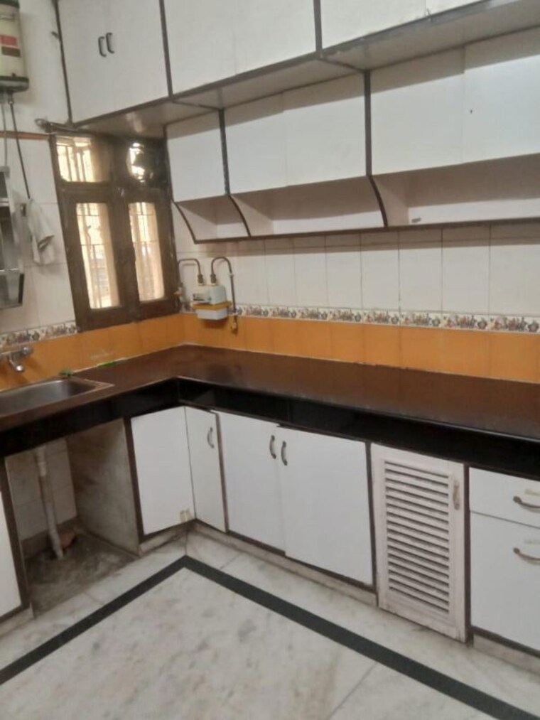 Kitchen, alaknanda 3 Bedroom 120 Sq.Yd. Apartment In Alaknanda Delhi 10627591