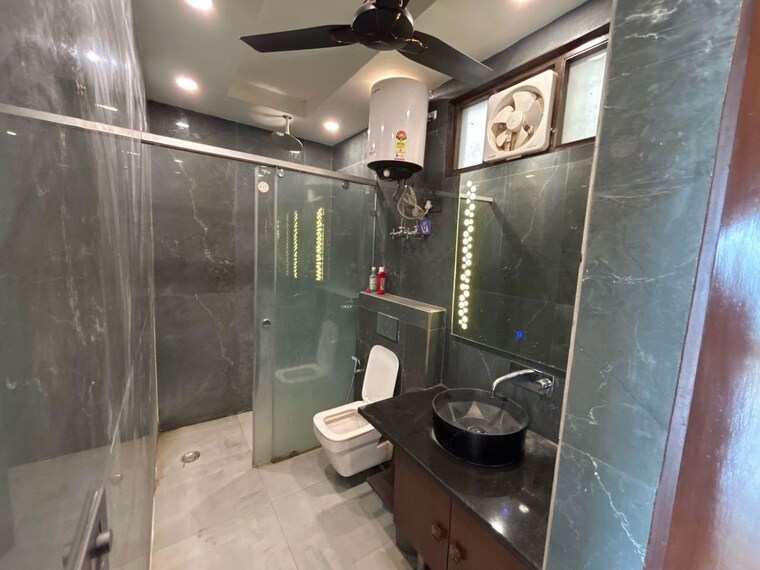 Team Area, dlf-building-10 3.5 Bedroom 2050 Sq.Ft. Builder Floor In Dlf Phase ii Gurgaon 10627593