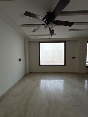 Room in 3.5 BHK Builder Floor at DLF Building 10, Dlf Phase ii – for Sale