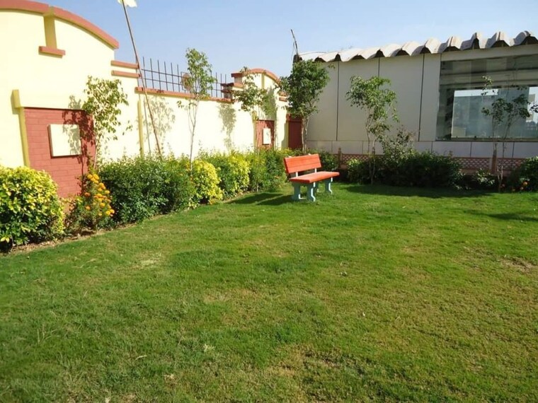 Garden, chaitanya vihar 3 Bedroom 1500 Sq.Ft. Villa In Chaitanya Vihar Vrindavan 10627576