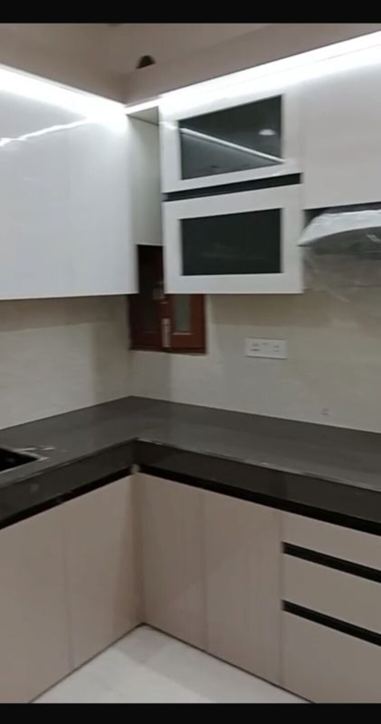 Kitchen, vipin garden 2.5 Bedroom 55 Sq.Yd. Builder Floor In Vipin Garden Delhi 10627628