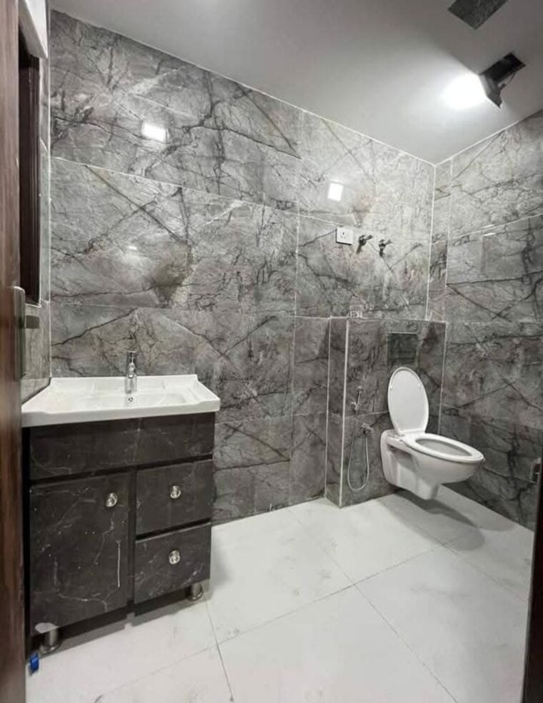Bathroom, chattarpur 3 Bedroom 1350 Sq.Ft. Builder Floor In Chattarpur Delhi 10627646