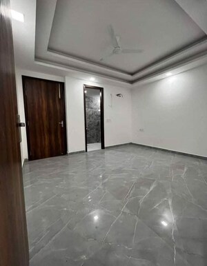 Room in 3 BHK Builder Floor at Chattarpur – for Rent