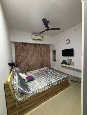 Bedroom in 2 BHK Apartment at Kanakia Silicon Valley, Powai – for Rent