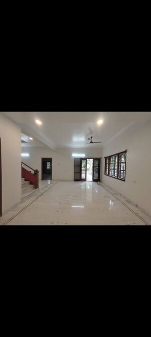 Room in 4 BHK Villa at Bhavya Alluri Meadows, Whitefields – for Rent