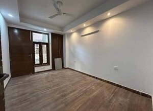 Room in 3 BHK Apartment at Chattarpur – for Rent