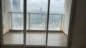 Room in 2 BHK Apartment at JP Decks, Goregaon East – for Rent