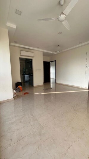Room in 2 BHK Apartment at Parel – for Rent
