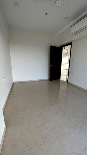 Room in 2 BHK Apartment at Parel – for Rent