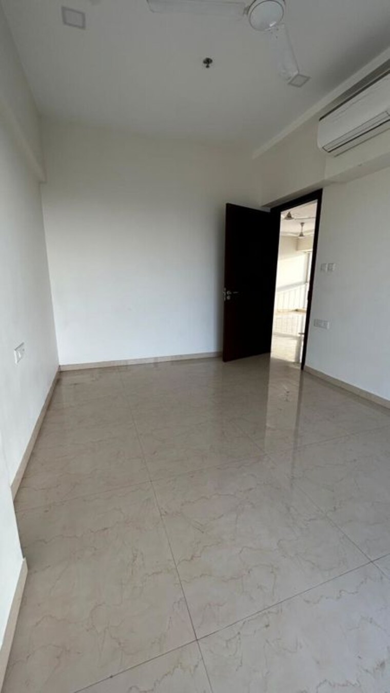 Room, parel 2 Bedroom 500 Sq.Ft. Apartment In Parel Mumbai 10627657