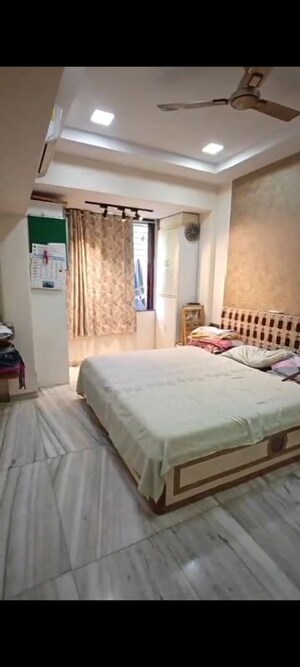 Bedroom in 2 BHK Apartment at Vile Parle Mahaveer, Vile Parle West – for Rent