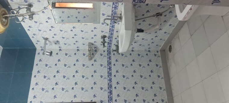 Bathroom, sarita vihar 3 Bedroom 3200 Sq.Ft. Apartment In Sarita Vihar Delhi 10627701